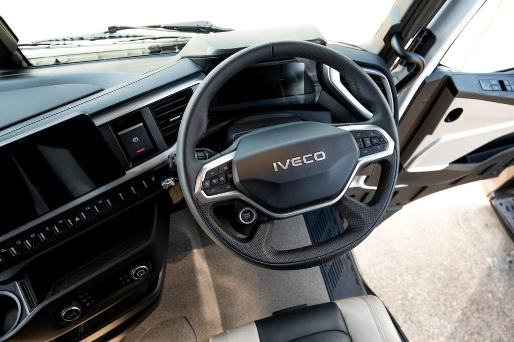 IVECO S-Way 580 6x2 Tractor Unit – AS High Roof Sleeper